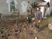 New flower bed on the Amálie school farm